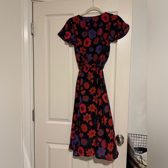 Tea length floral dress - Picture 2 of 3